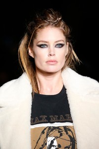 1118full-doutzen-kroes-3.thumb.jpg.5f89bcf9927c76e83c7b1cdc35fdbcd8.jpg