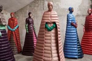 16-moncler-pierpaolo-piccioli-fall-18.thumb.jpg.83f73c0e55fa680ad1fe44ab864d9e84.jpg