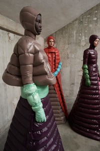 17-moncler-pierpaolo-piccioli-fall-18.thumb.jpg.14ac3707b6ac7efdab554b0e8e0b1b6f.jpg