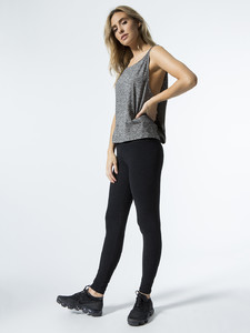 2-beyond-yoga-weekend-traveler-cropped-tank-tops-black-white.jpg
