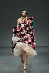 20-matty-bovan-fw-18.thumb.jpg.3810fb475160a2f95763fd6024c6731d.jpg