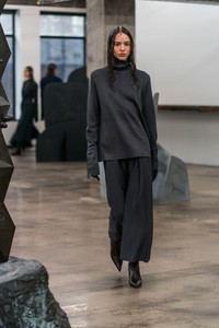 22-the-row-fall-ready-to-wear-2018.thumb.jpg.b5d031dc87a25d8596ebb8f5dfae428e.jpg