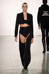 27-christian-cowan-fall-winter-2018.thumb.jpg.ab6ec19eeb93cedcc8e909b71e85ac0d.jpg