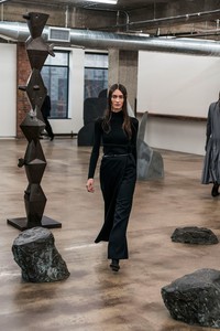 28-the-row-fall-ready-to-wear-2018.thumb.jpg.8131b1c9bf2b7305c2416ef9c75c1ec0.jpg