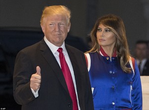 48E36BE100000578-5351571-President_Donald_Trump_and_first_lady_Melania_Trump_arrived_at_M-m-68_1517844959380.jpg