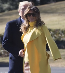 48E7E04E00000578-5354089-President_Donald_Trump_and_First_Lady_Melania_Trump_walk_to_Mari-a-78_1517873735922.jpg