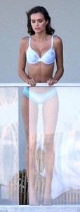 494CE90500000578-5402381-Designer_duds_The_bra_had_a_cute_palm_tree_motif-a-25_1518857607161.jpg