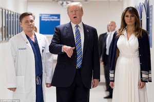 494D4DAF00000578-5402363-President_Donald_Trump_speaks_with_doctor_Igor_Nichiphorenko_L_a-a-157_1518851458131.jpg