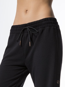 5-beyond-yoga-snap-it-up-sweatpant-bottoms-black.jpg