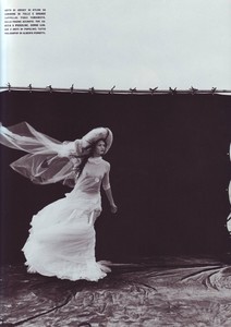 5Vogue_Italia_May_1999_A_windy_summer_by_Peter_Li.jpg