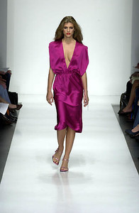 5a72a6b1160e3_LloydKleinSS2001NYFW3.thumb.jpg.58adb17e4a63b6e124cd7e11ed13b802.jpg