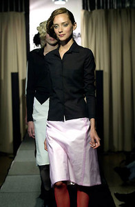 5a75a9ced8269_MicheKimsaSS2001NYFW3.thumb.jpg.c6ea1a36f08731ed22959be5939732a5.jpg