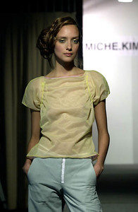 5a75a9d18733d_MicheKimsaSS2001NYFW5.thumb.jpg.c9957d412fd9859dd716112694be8316.jpg