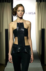 5a75a9d458f75_MicheKimsaSS2001NYFW8.thumb.jpg.bf0cb7c38ea3a5a8539fd9a45bca4f55.jpg