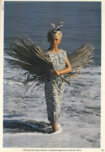 5a76e7fac5624_LeiFebruary1985arrivaillookfloralebyherbritts3.thumb.jpg.22546d9abe47b6941bb87bbd5b0dbcbe.jpg