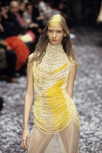 5a773be5e87b5_ALEXANDER-MCQUEEN-FALL-2000-karolina(3).thumb.jpg.1e7d551e9510b632c905e9e4ccddbc63.jpg