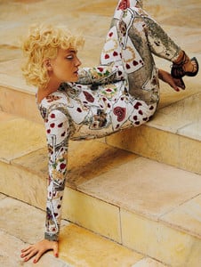5a77539730b22_VogueBrazilFebruary201811.thumb.jpg.4eb0a2e2176fd22258c3db308e55224c.jpg