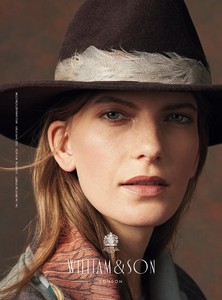 5a7a268d72b2e_Valerija_HarpersBazaarUK-March2018.thumb.jpg.0f2d65cb581373174271e96f9c712fe9.jpg