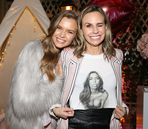 Victoria+Secret+Hosts+Ultimate+Girls+Night+1GTF8TWfndVl.jpg