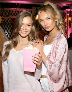 Victoria+Secret+Hosts+Ultimate+Girls+Night+DamYZp4Xy5Hl.jpg