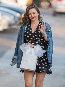 5a7b33547fab4_Miranda-Kerr-Leaves-at-Jimmy-Kimmel-Live--05.thumb.jpg.938484eb41eee61c07ad5f0f47afb9b4.jpg