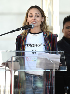 Nicole+Richie+2018+Women+March+Los+Angeles+z0pJJaOP7s-x.jpg