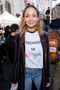 Nicole+Richie+Women+March+Los+Angeles+2018+r-M6UUCBV_Ux.jpg