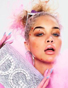 5a7e180fa75f1_LoveMagazine18SpringSummer201810.thumb.jpg.dcd717bbcaa5141e398cd3870115b862.jpg