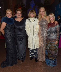 Anna+Wintour+13th+Annual+UNICEF+Snowflake+yoz5LS6Oojex.jpg