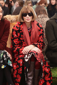 Anna+Wintour+Tory+Burch+Backstage+Front+Row+OkIuu_1Nnrsx.jpg