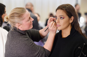 Ashley+Graham+Christian+Siriano+Backstage+teiF5UiWGDZx.jpg