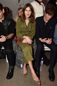 Alexa+Chung+Christian+Cowan+Front+Row+February+sbWn6dKnWGGx.jpg