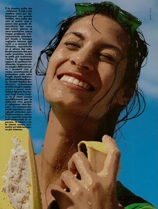 5a8096fccccf0_VOGUEItaliaJune1988alsole-.unaquestionedipellemichelcomte02.thumb.jpg.0e1600c5c61fb19d97d548e228558e7a.jpg