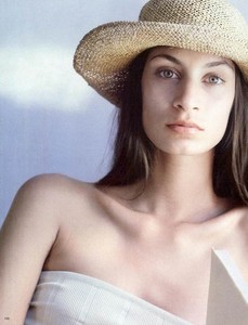 5a8097c20959a_VOGUEItaliaJune1988lestrategiedeldopomichelcomte04.thumb.jpg.a17639d114292cdd78bdf99d371b168a.jpg
