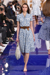 5a81e6b3b9cae_RalphLaurenRunwayFebruary2018NewYorkEUt2MWVrvgwx.thumb.jpg.e386e62535513fe46f0a93013728627d.jpg