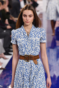 5a81e6e031eec_RalphLaurenRunwayFebruary2018NewYorkTDFrlK80nXBx.thumb.jpg.6ce9959cfc6cee5bda155ff3505ab0bb.jpg