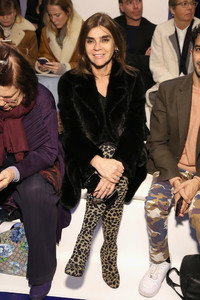 Carine+Roitfeld+Ralph+Lauren+Front+Row+February+5LFjnftFZMzx.jpg