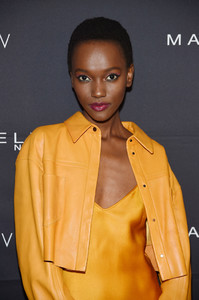 Herieth+Paul+Maybelline+New+York+x+V+Magazine+-BUhJesjcpLx.jpg