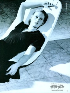 5a83554aefecc_VOGUEITALIAAPRIL1987lancestaedlerchemisierstampatoamabileprincesse03.thumb.jpg.a208e82a789f4214fb8593288ee29b88.jpg