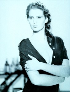 5a83554fdac04_VOGUEITALIAAPRIL1987lancestaedlerchemisierstampatoamabileprincesse06.thumb.jpg.4f827c845b927a71cf4892e96e739de6.jpg