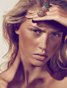 5a8469deee9c4_ClaireGuena_MadameMag_Ger2016-08_KarinaTwiss(4).thumb.jpg.b4ec264aea29b533dd03e6d2222fed62.jpg