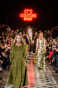 5a84b985d3281_MaisonRabihKayrouzFall2018M4OaEoGUsKyx.thumb.jpg.f552c63ead7a9619546c45ba2728d484.jpg