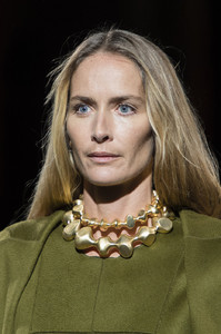 5a84b9b1c4c37_MaisonRabihKayrouzFall2018DetailsgpSG1jesgpux.thumb.jpg.f5d4e5c5495f9e6aa167225a811eca4d.jpg