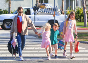 Jennifer+Garner+out+and+about+cEiXztWgCfLx.jpg