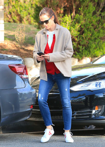 Jennifer+Garner+out+and+about+iv_3VgQL6Uxx.jpg