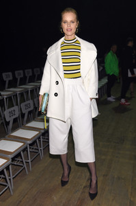 Eva+Herzigova+Marc+Jacobs+Fall+2018+Show+Front+wDhSp1rnybZx.jpg