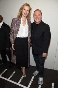 Eva+Herzigova+Michael+Kors+Collection+Fall+sTCbzKKwJUBx.jpg