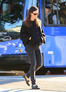 Jennifer+Garner+out+and+about+nEnWf2_rz0wx.jpg