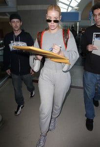 Iggy+Azalea+at+LAX+uwOjL-rUuYtx.jpg