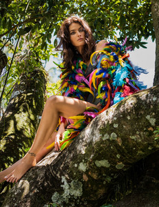 Elle Italia March 2018 4.jpg
